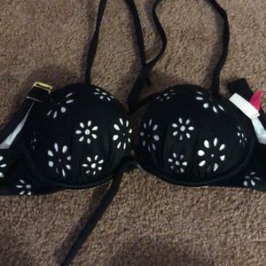 Victoria’s Secret bombshell bikini top